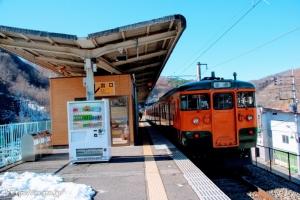 JR 万座・鹿沢口駅（まんざ・かざわぐちえき）　吾妻線。ホームは片側のみ。