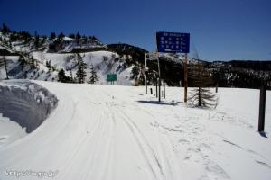 万座道路（牧千俣線）との分岐。