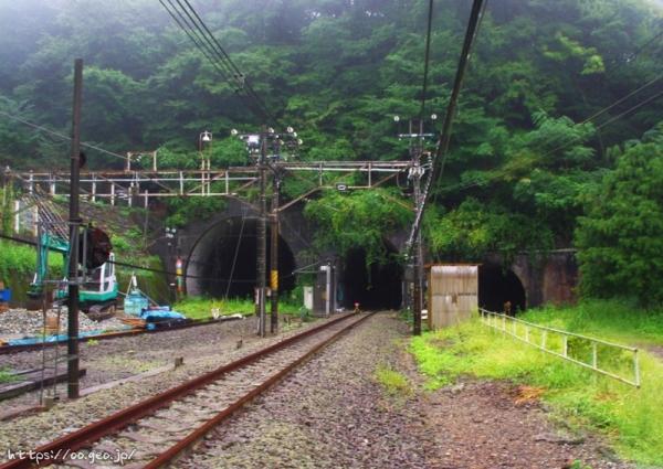 熊ノ平。横川方面に並ぶ4つのトンネル。