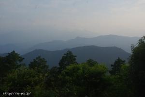 高尾山　山頂からの眺望。丹沢方面の山々。