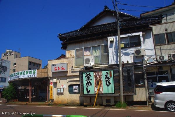 糸魚川駅の旧駅舎とヒスイロード商店街（アーケード撤去前）　IMGP2207