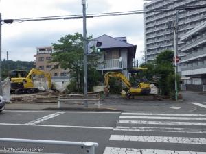 浅川小学校の向かいに「みのりの音楽園」という音楽教室があったが、解体されてしまった。