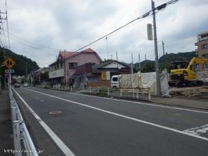 浅川小学校前の通り。