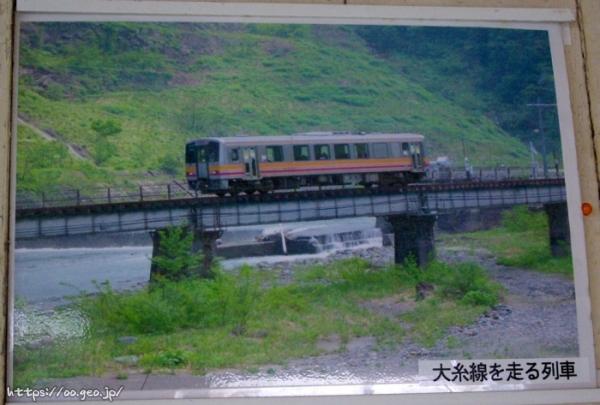 糸魚川駅　跨線橋の写真展示