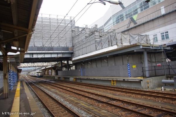 北陸新幹線開通に向けて工事中の糸魚川駅構内