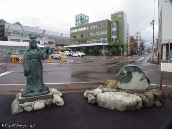 糸魚川駅前の奴奈川姫像