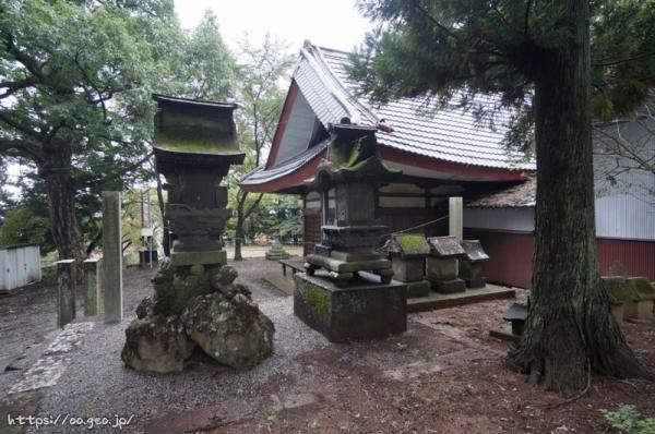実は大宮神社には男根石、丸石道祖神が祀られていた