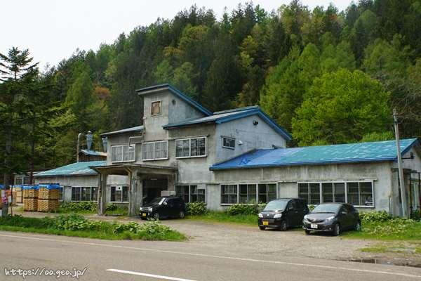 旧北炭清水沢鉱事務所（現在は民間企業「有限会社 盛木」）