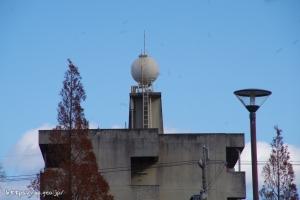 県営西前田第2住宅の屋上にある球形給水タンク