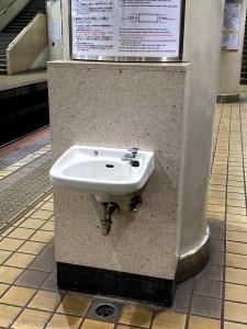 近鉄名古屋駅ホームには洗面台がある