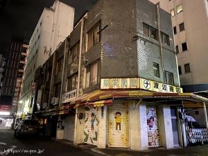 シネマスコーレ付近の商店街