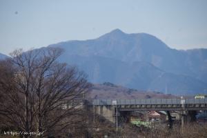 浅川から見える大岳山　標高1266m