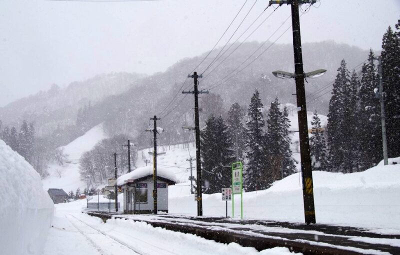 黒沢駅　北上線　無人駅　木造駅舎　秋田県