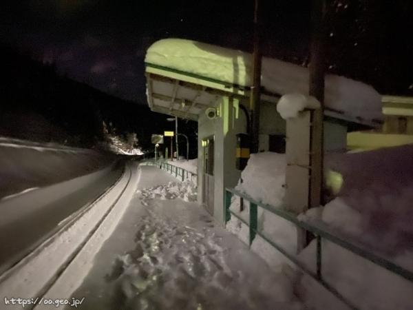 夜の平石駅